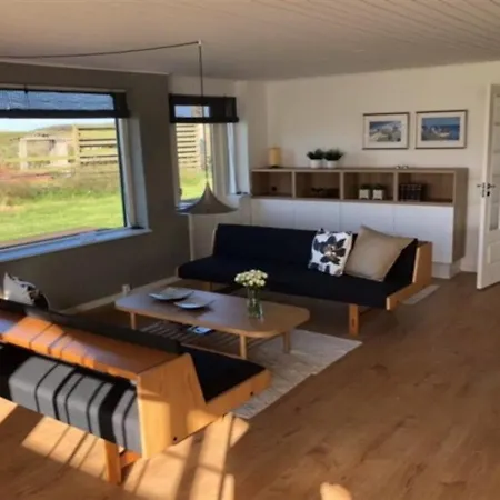 Skyler Holiday home Lokken