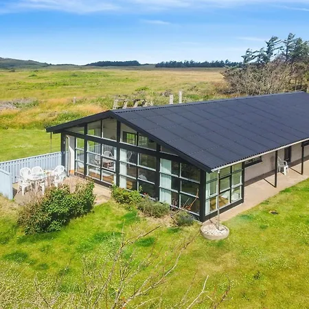 Skyler Holiday home Lokken